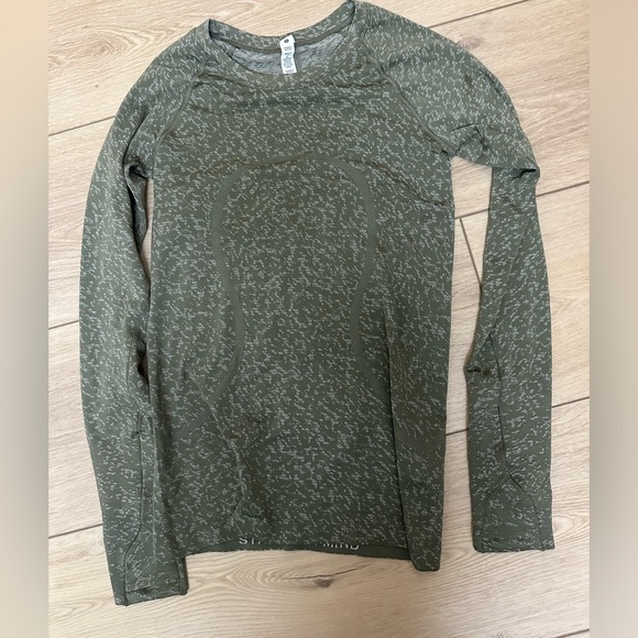 Lululemon swiftly-tech long sleeve shirt - Picture 2 of 4